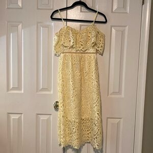 Astr the Label Yellow Lace Dress Size XS in Like New Condition